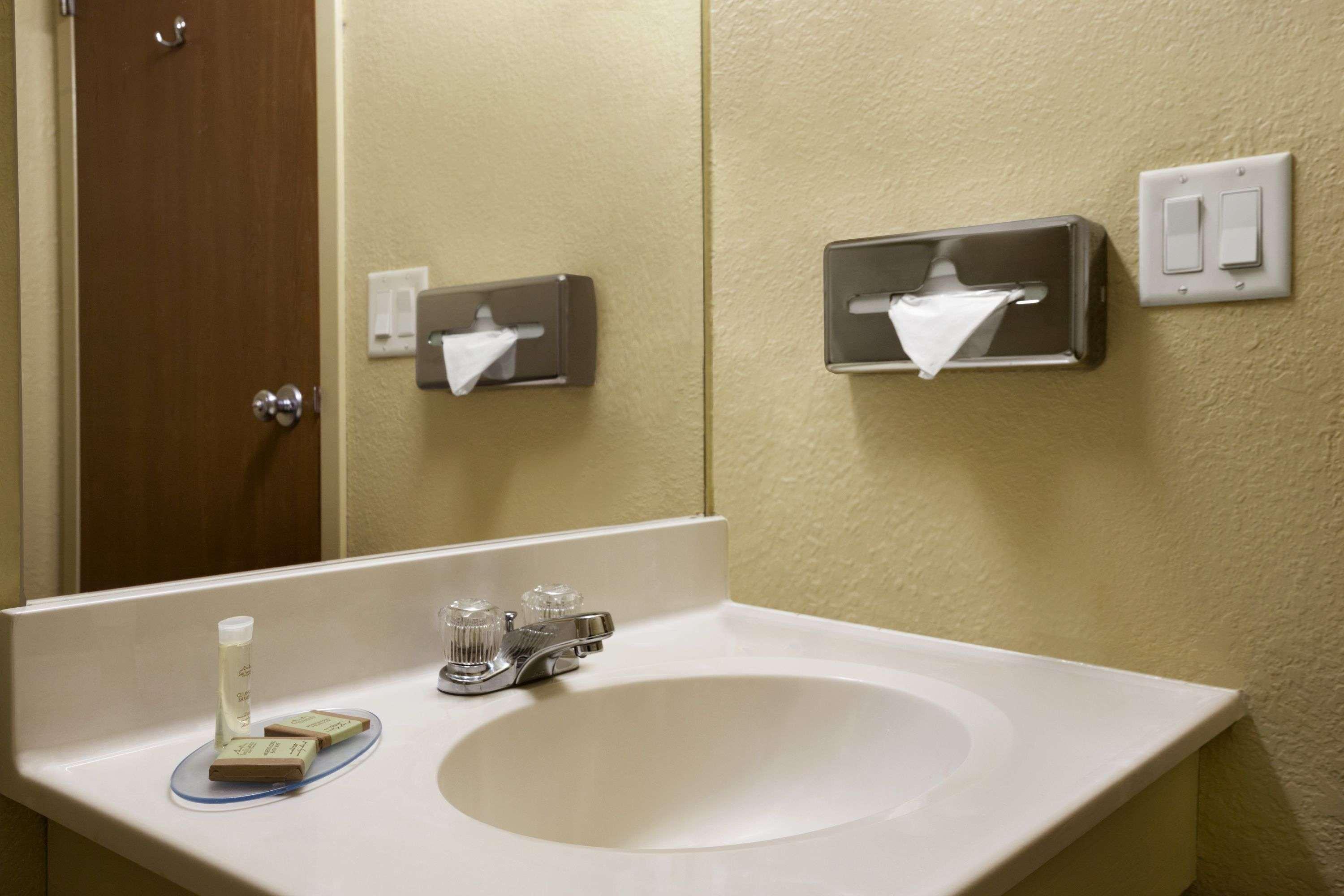 Super 8 By Wyndham Marion Motel Luaran gambar