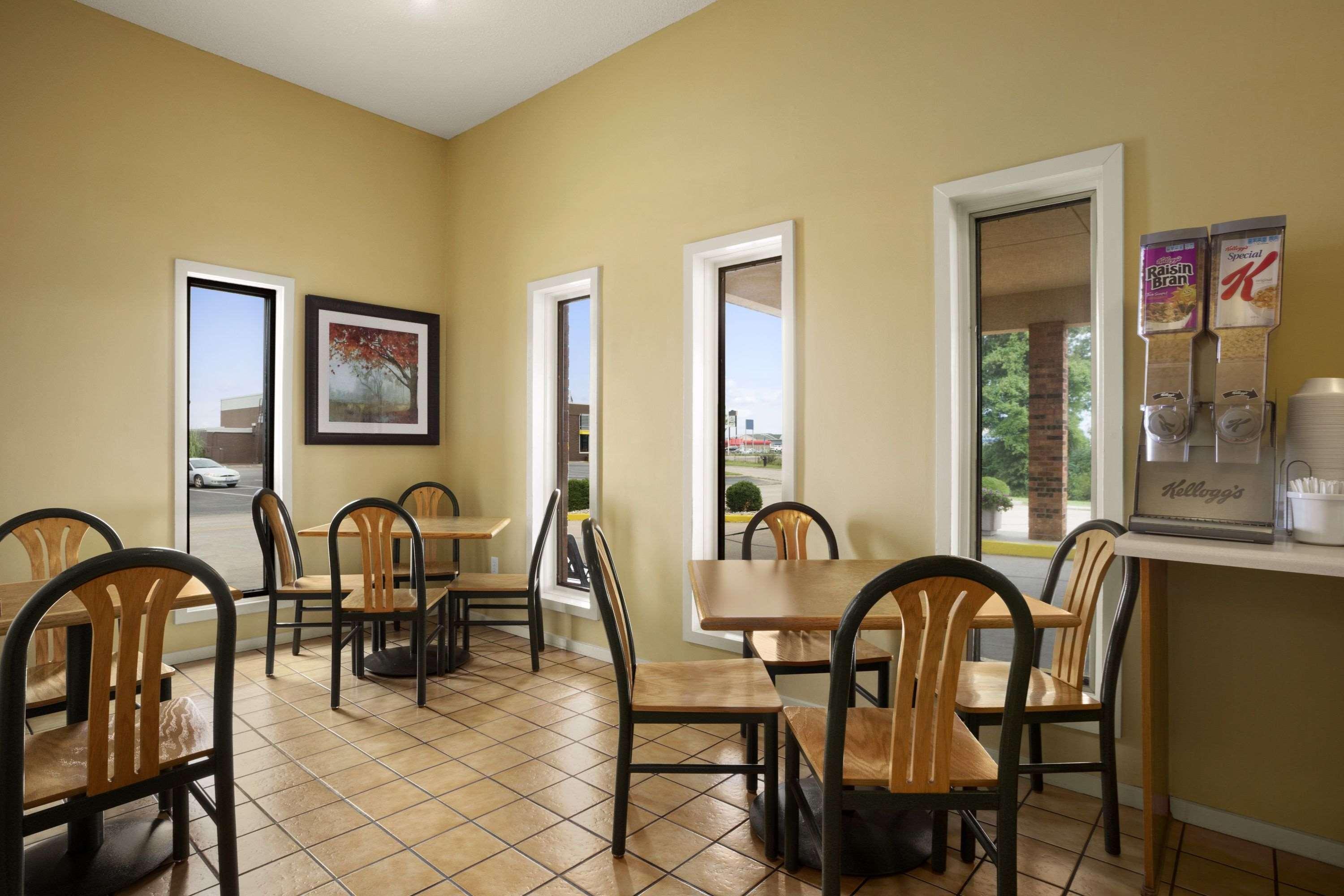 Super 8 By Wyndham Marion Motel Luaran gambar