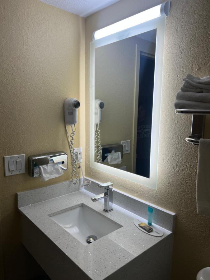 Super 8 By Wyndham Marion Motel Luaran gambar